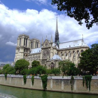 Cathédrale Notre-Dame vue de la Seine