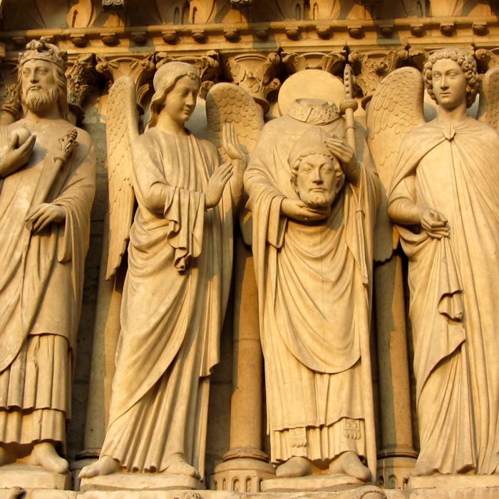 Cathédrale Notre Dame statues sur la façade prinicipale