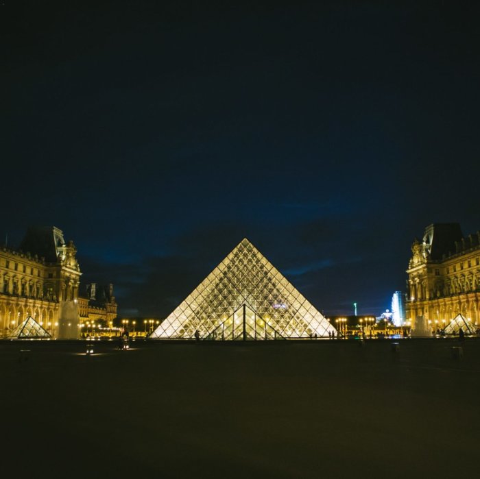 louvre glass pyramid at night