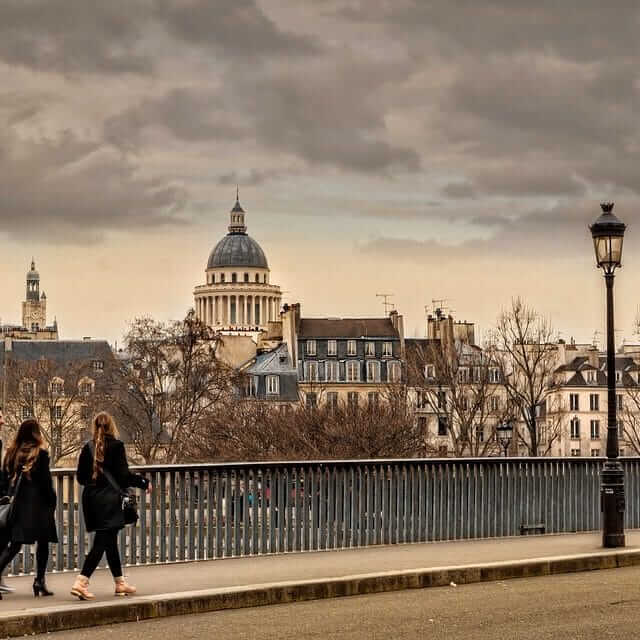 Le Panthéon vue du pont d'Ile de la Cité Paris