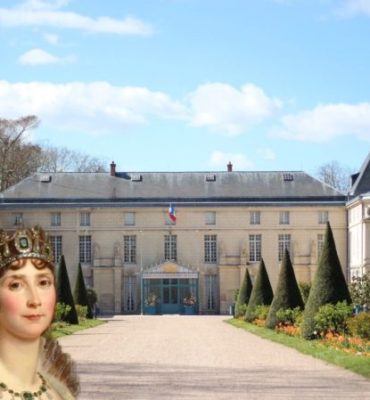 La-Malmaison-avec-portrait-de-Joséphine-sur-fond-de-la-maison-1-e1573307890860.jpeg