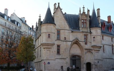 hotel de sens style gothique dans le Marais